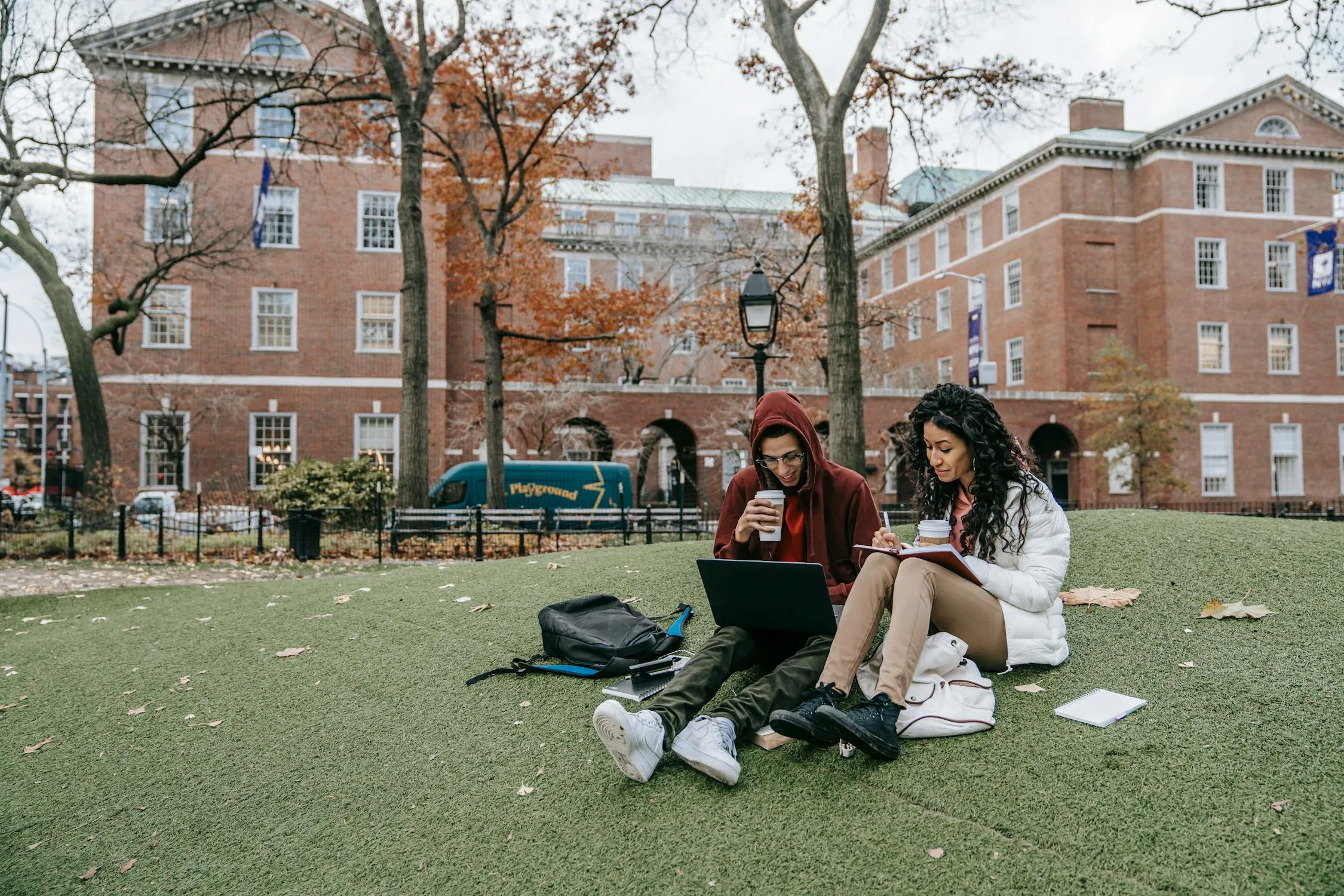 students strategizing on their online job hunt