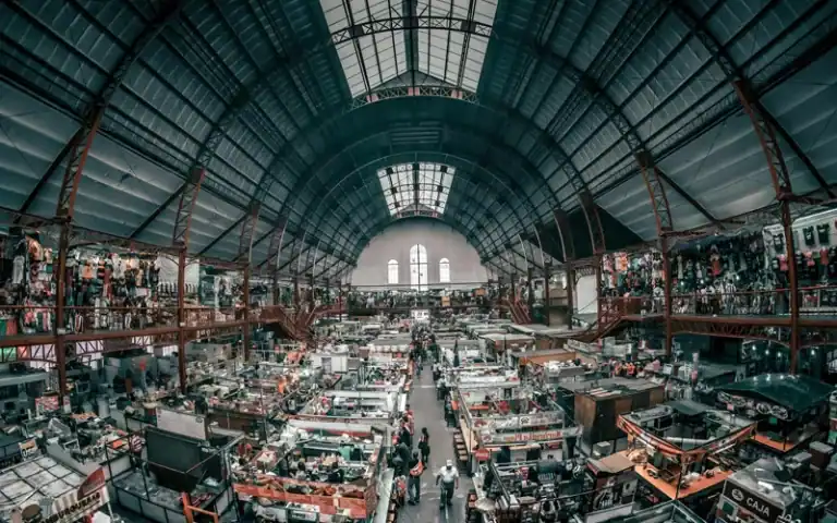 us dollar struggles amidst current tariffs